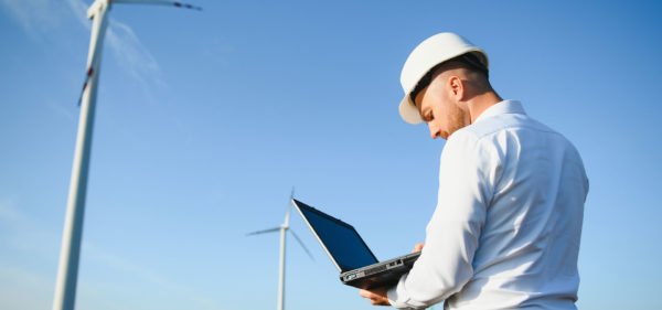 Énergies renouvelables : Améliorer sa productivité avec un ERP industrie adapté